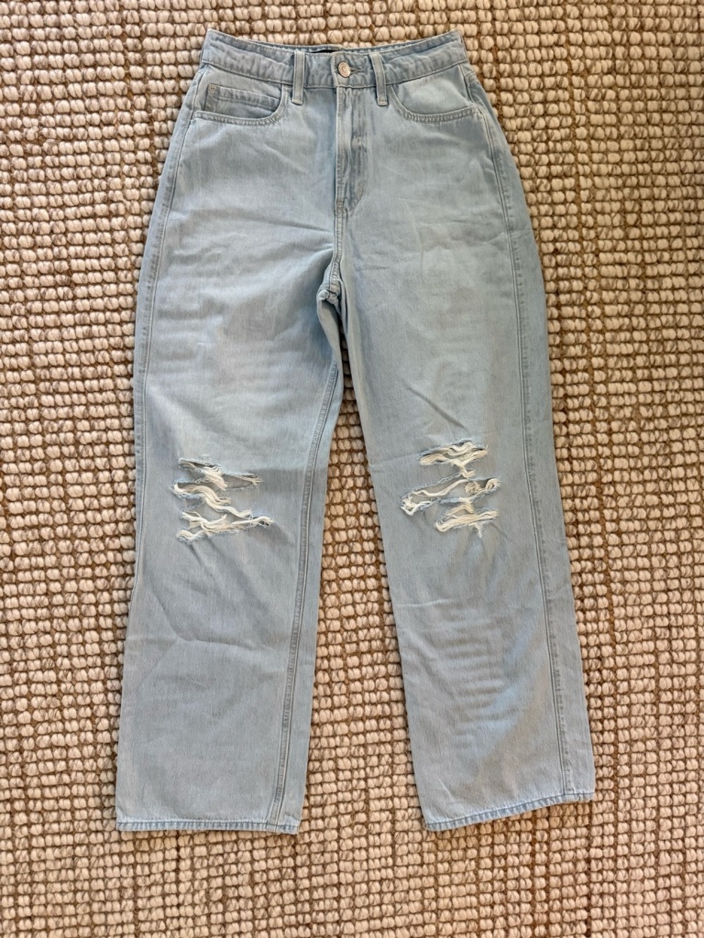Hollister Ultra High Rise Baggy Jeans Distressed Light Wash W26 L or 2 L